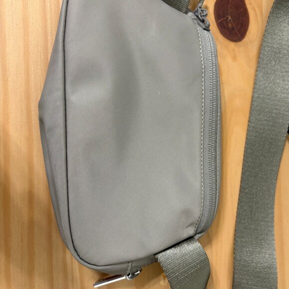 Lululemon Everywhere Belt Bag 1L (Warm Ash Grey) - Picture 2 of 2